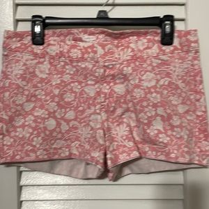 Old Navy size 6R pink and white shorts. Floral and shell print. Great condition